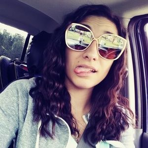 Meet your Posher, Destiny